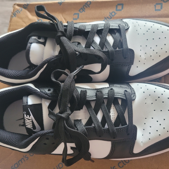 Women's Nike PANDAS Black and White Athletic Shoes SIZE 9.5 - Picture 2 of 4